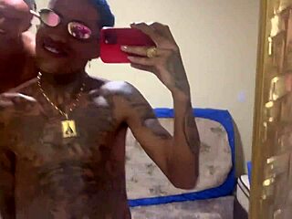 Nossa amigo n�o quis emprestar sua namorada gostosa e a outra menina parece mulher el�stico