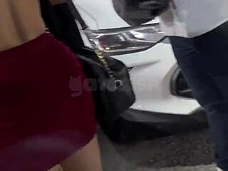 Chupei o solteiro no estacionamento e no carro enquanto corno dirigia depois de aprontar e me exibir no pagode