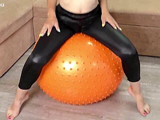 older woman wants sex and oral in garage