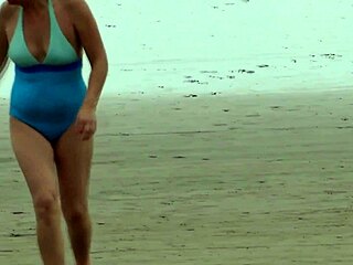 i shave my pussy to put on a bikini and go to the beach to show off and find a guy