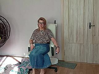 School psychologist takes path of conscious performer