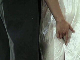 pembantu lagi ngepel lantai gak pakai celana dalam pamer memek langsung di entot majikan bokep indonesia terbaru