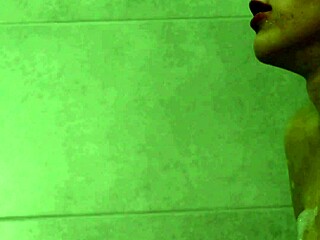 Hot teen babe swallows cum after bath with a guy