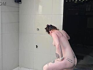 Pregnant brazilian woman shaves and shows her body
