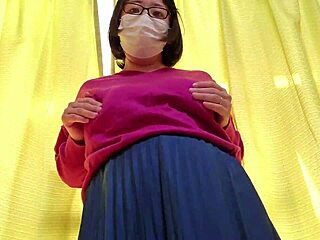 立ちオナニーで感じる人妻
